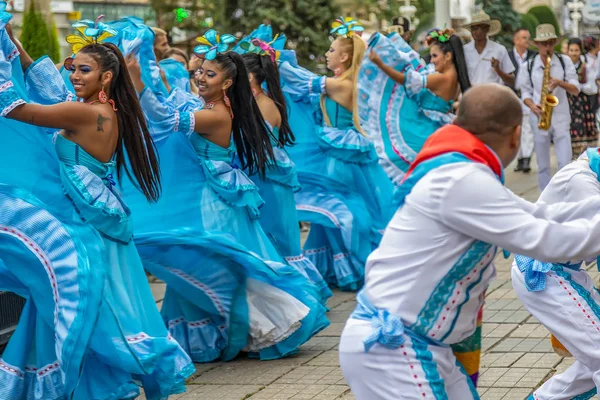 Dançarinos da Colômbia em traje tradicional — Fotografia de Stock