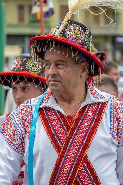 Dancers men from Romania in traditional costume — Stock Photo, Image