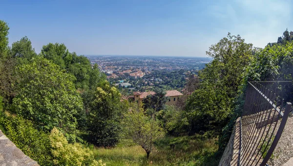 Vista panoramica e aerea su Bergamo, Italia — Foto Stock