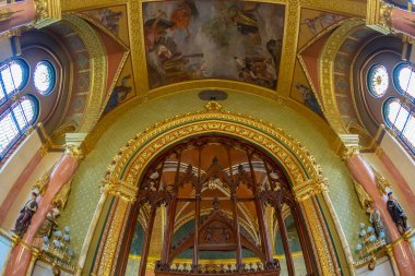 Budapeşte Parlamentosu İç İşleri, Macaristan