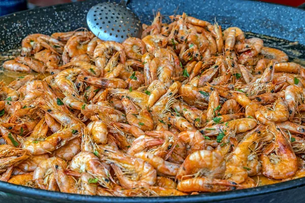 Crabes dans une grande casserole et prêt pour la cuisson — Photo