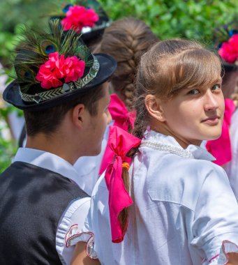 Geleneksel kostümslovak dansçılar