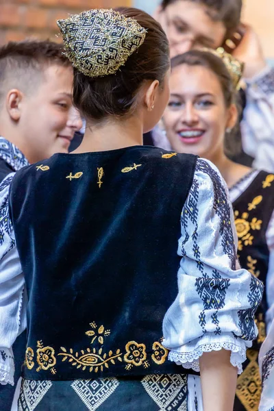 Rumunské tanečnice v kroji — Stock fotografie