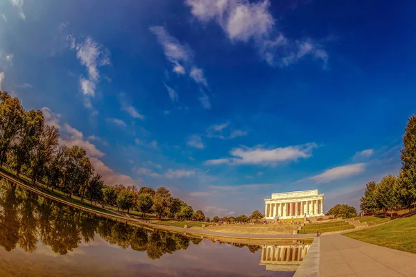 Vecchia foto con grande vista angolare della piscina di fronte Lincoln Memo — Foto Stock