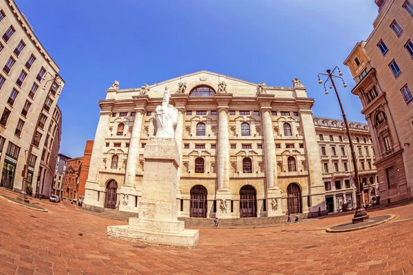 Foto antiga com Palazzo Mezzanotte, Palácio da Bolsa de Valores — Fotografia de Stock