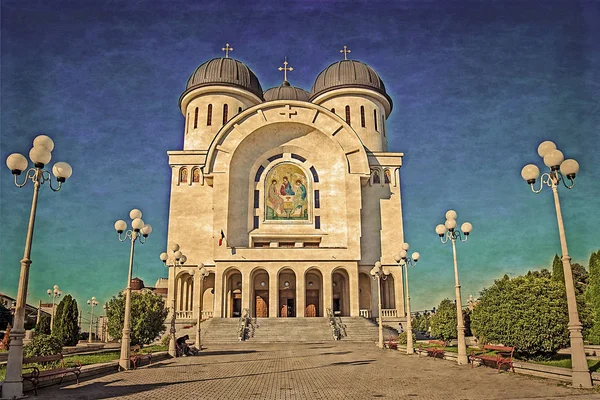 Oude foto met de kathedraal van de heilige drie-eenheid. Arad, Roemenië — Stockfoto