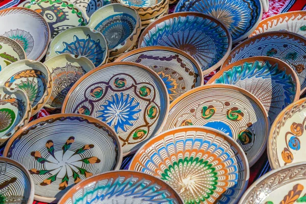 Achtergrond met Roemeense traditionele keramiek, Horezu, Roemenië — Stockfoto