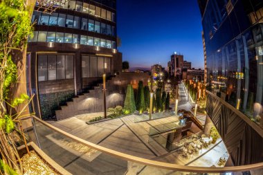 Iulius Town, Timisoara, Romanya şehrinde bir şehir gece görünümü