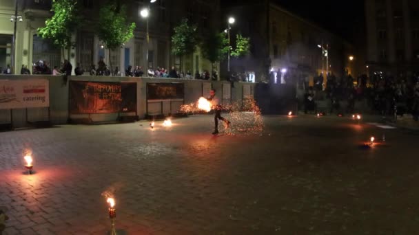 ティミソアラ ルーマニア 10月5 2019 火祭りの機会に市役所が主催する火災ショー — ストック動画