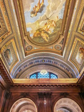 NEW YORK, ABD-MARCH 6. 2020: Halk Kütüphanesi 'nin iç görünümü. 53 milyon parça ve 92 yer ABD' deki ikinci en büyük halk kütüphanesi ve dünyanın üçüncü büyük kütüphanesi..