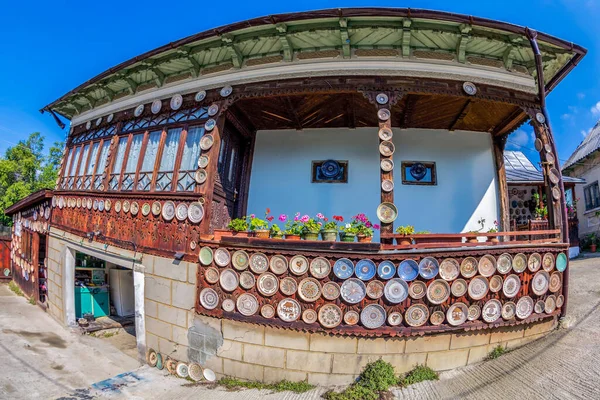 Placas Cerâmicas Tradicionais Romenas Área Horezu Romênia Colocadas Ornamentalmente Uma — Fotografia de Stock