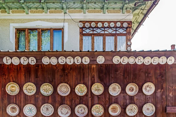 Horezu Olari Roemenië Juli 2020 Roemeense Traditionele Keramische Platen Sierlijk — Stockfoto