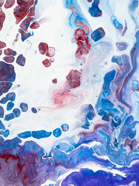 Yaratıcı soyut mavi ve kırmızı boyalı arka plan, yakın çekim parça el, akrilik boya tuval, duvar kağıdı, doku fırça. Modern sanat. Çağdaş sanat.