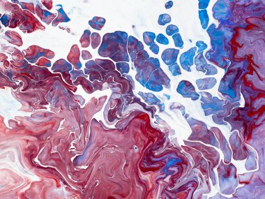 Yaratıcı soyut mavi ve kırmızı boyalı arka plan, yakın çekim parça el, akrilik boya tuval, duvar kağıdı, doku fırça. Modern sanat. Çağdaş sanat.