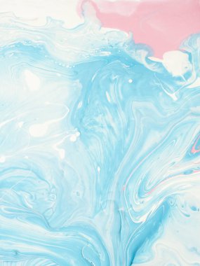 Mavi ve Pembe boyalı arka plan, tuval üzerine akrilik resim yakın çekim parça ver. Modern sanat. Çağdaş sanat.