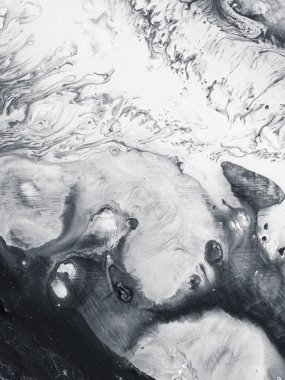 siyah ve beyaz soyut el boyaması arka plan