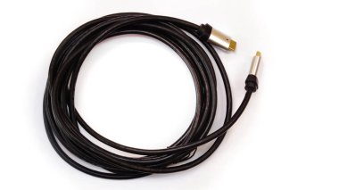 Beyaz arkaplanda Hdmi kabil