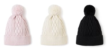 Bir kürk ponpon, pembe, beyaz ve siyah, düz yatıyordu, Açık görüş, mock-up ile güzel baskısız moda örgü yün şapka