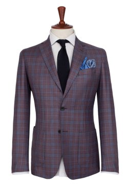 Klasik erkek gri kareli ceket, gömlek, kravat ve mendil terzi üzerinde kukla, beyaz arka plan üzerinde izole.