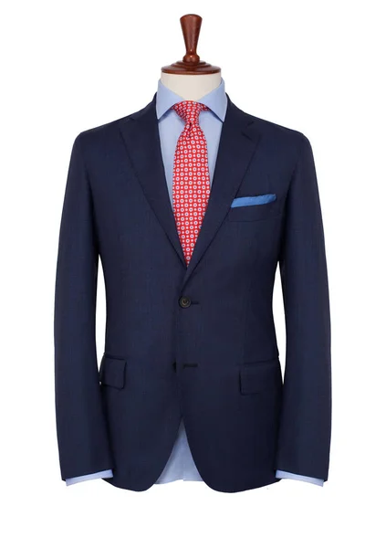 Klasik erkek mavi ceket, gömlek ve kırmızı beyaz arka plan üzerinde izole terziler manken bağla