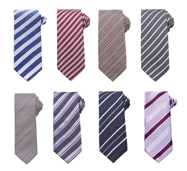 様々な多色の男性のネクタイの贅沢セット フラットレイ モックアップ クリッピング 白の背景に分離 — ストック写真