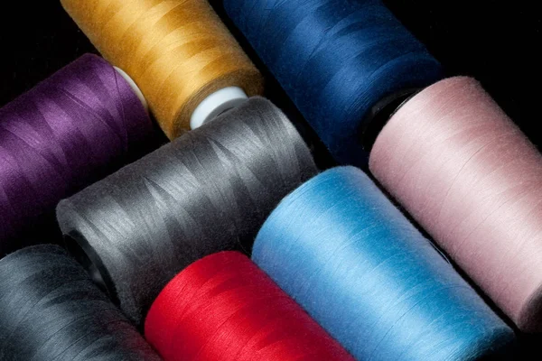 Farklı iş parçacıkları kümesi, farklı renk boyutları, skeins iplikleri