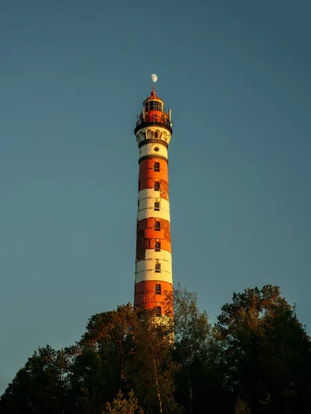 Vuurtoren Bij Zonsondergang Maan — Stockfoto