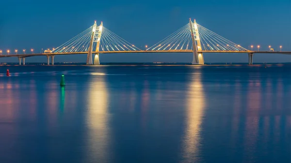 Petersburg Gemi Sahasının Üzerinde Kablo Destekli Direkli Köprü — Stok fotoğraf