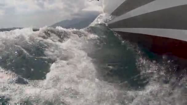 クロアチアのアドリア海の帆船の船首の表示 — ストック動画