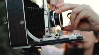 Fotoğrafçı geniş format kamera çekim önce özelleştirir