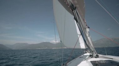 Adriyatik Denizi'nde yatta yelken