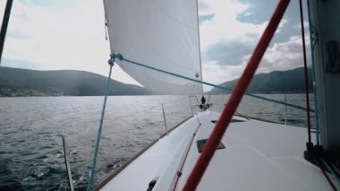Adriyatik Denizi'nde yatta yelken