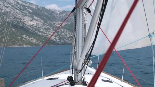 Sail throw, turn tread forwind — Stock Video