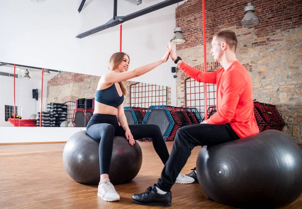 Succesvolle Gelukkige Paar Fitness Gym High Vijf Training — Stockfoto