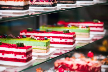 Pastane kek farklı tipleri ile vitrin