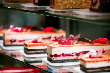 Pastane kek farklı tipleri ile vitrin