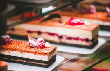 Pastane kek farklı tipleri ile vitrin