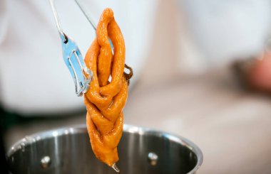 Profesyonel pudra pastane, şekerlemeler hazırlanıyor