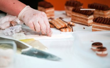 Pastane kek hazırlama görünümü Kapat