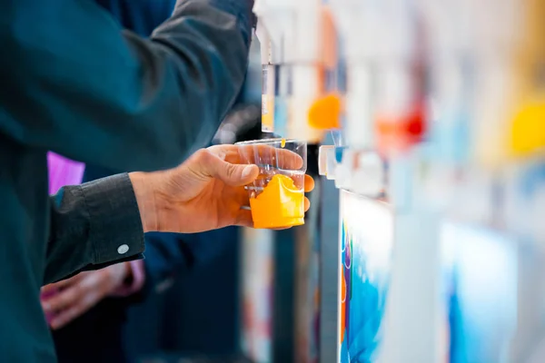 Man Pouring Fresh Sorbet Fruit Juice Tank Machine Confectionery Shop — Stock Photo, Image