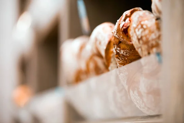 Vista Cercana Las Rosquillas Frescas Estante Panadería — Foto de Stock