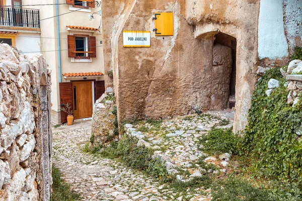 Ulice Kamennými Domy Chorvatsku Vrbniku Ostrově Krk — Stock fotografie