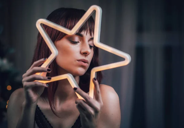 Portret Van Schoonheid Van Jonge Vrouw Met Led Sterren Licht — Stockfoto