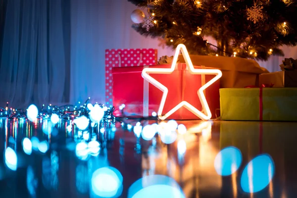 圣诞节 Led 灯装饰在黑暗的客厅在家里 — 图库照片