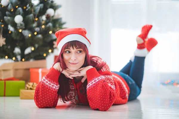 Portrait Cheerful Woman Santa Hat Christmas Holiday — Stock Photo, Image