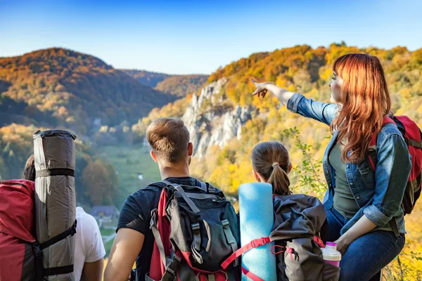 Group People Backpacks Looking Beautiful Landscape View Mountain — Stock Photo, Image