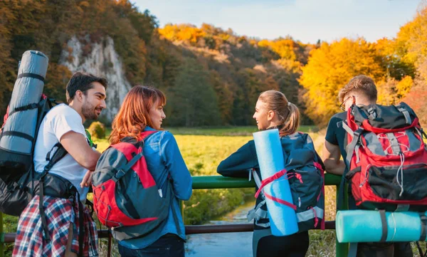 Group Friends Tourist Trip Backpacks — Stock Photo, Image