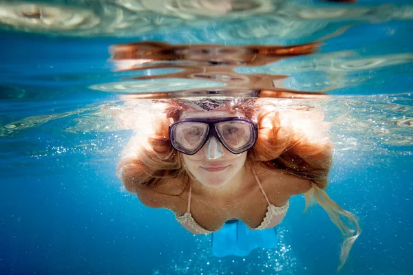 Mulher Bonita Snorkeling Subaquático Água Tropical Clara — Fotografia de Stock