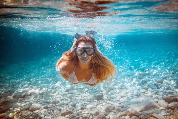 Mädchen Schnorchelt Unter Wasser Tropischen Meer — Stockfoto