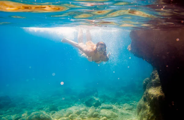 Snorkeling Laut Tropis Wanita Dengan Masker Menyelam Bawah Air — Stok Foto